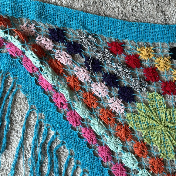 Crochet triangle scarf - Picture 2 of 4